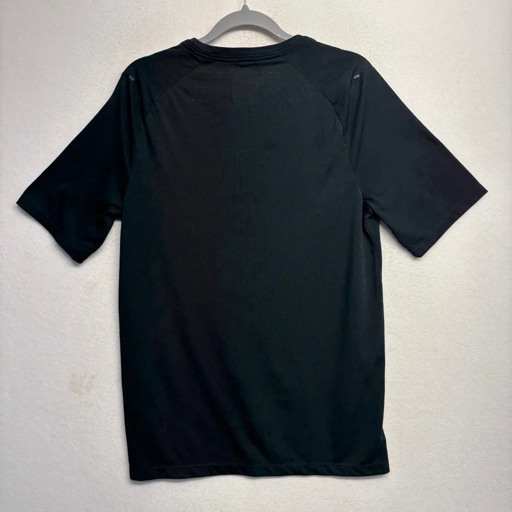 Nike Sportswear Men's Bonded Short Sleeve‎ Black Top (886191-010) - Size S